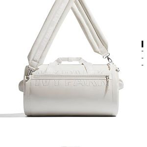 Ivy Park padded duffle bag (❤️‍🔥SALE: 30% off❤️‍🔥)